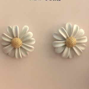 Kate spade ♠️ gorgeous golden in to the Bloom flower stud earrings